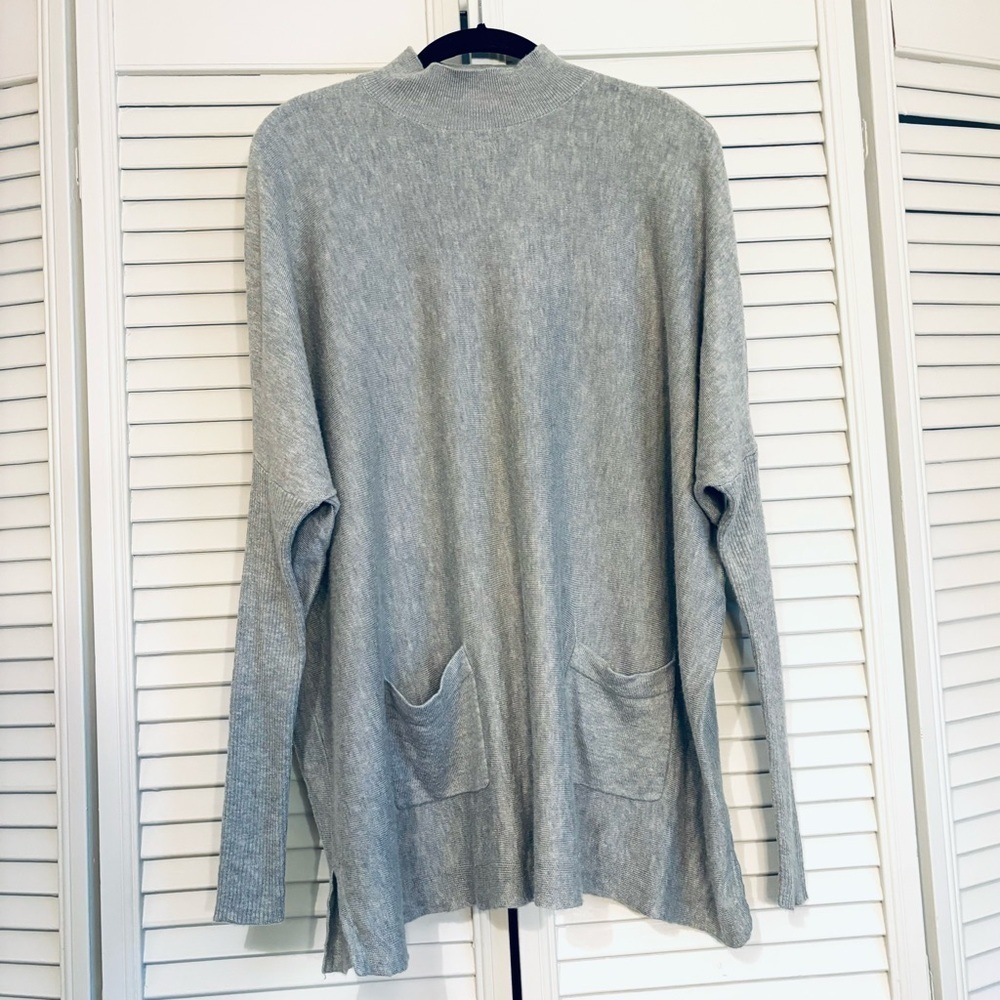 Romeo & Juliet Couture Solid Gray Oversized Sweater Size Medium M